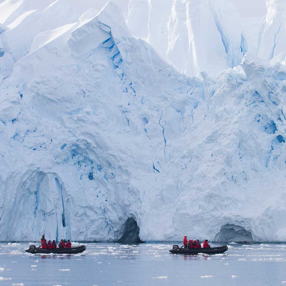 Expedition im Zodiac - Gletscher in Paradise Harbour in der Antarktis